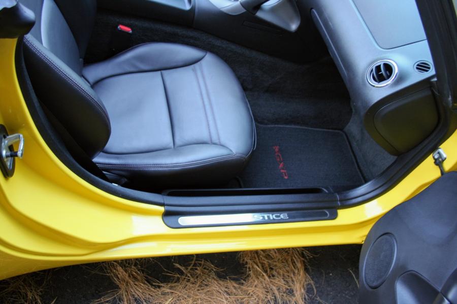 Интерьер Pontiac Solstice GXP 2008 года  (фото 46 из 68)